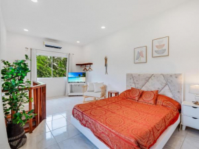 Modern apt with air conditioner